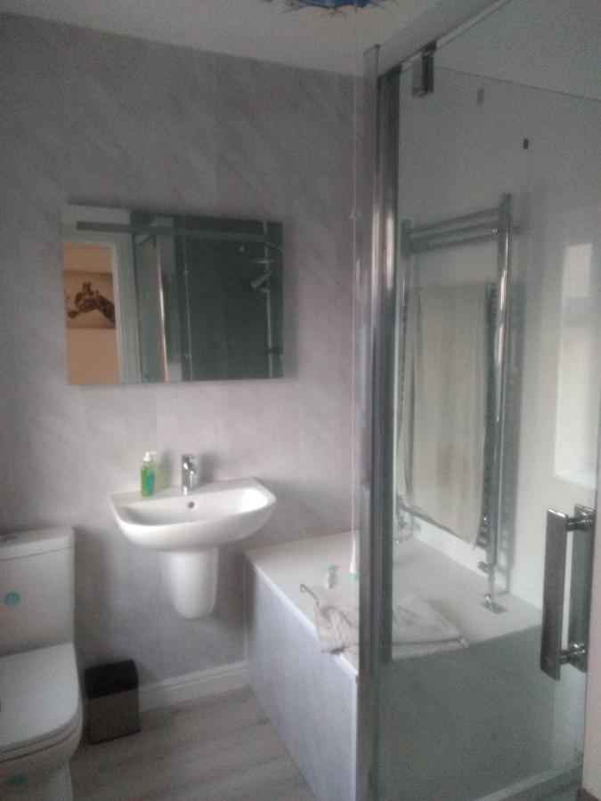 Cheltenham - 3 Bedroom, Parking, Disneyplus Dış mekan fotoğraf