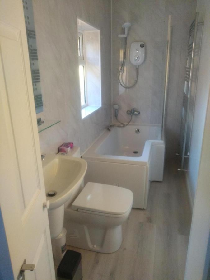 Cheltenham - 3 Bedroom, Parking, Disneyplus Dış mekan fotoğraf