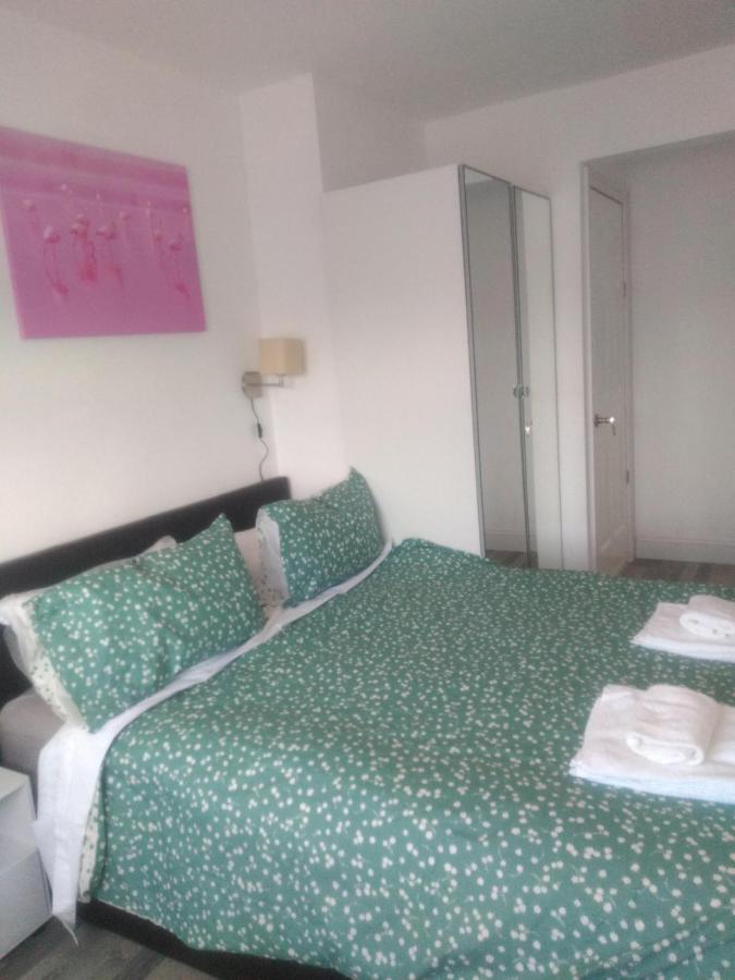 Cheltenham - 3 Bedroom, Parking, Disneyplus Dış mekan fotoğraf
